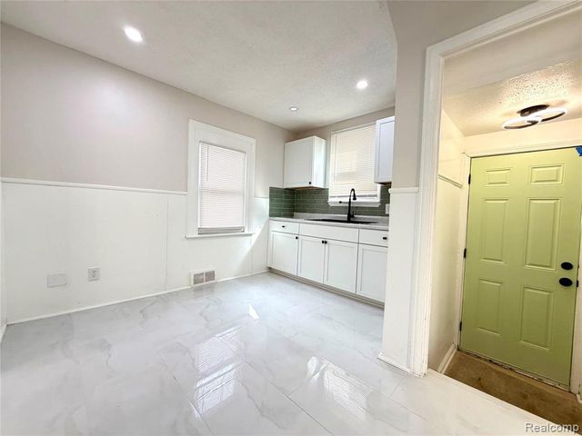 3666 Somerset Avenue, Detroit, MI 48224