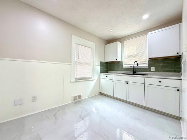 3666 Somerset Avenue, Detroit, MI 48224
