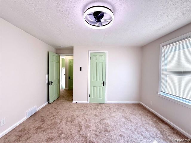3666 Somerset Avenue, Detroit, MI 48224