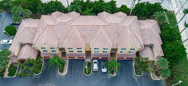 900 Scotia Drive 206, Hypoluxo, FL 33462