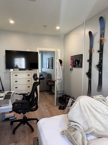 415 East 7th 2, Boston, MA 02127