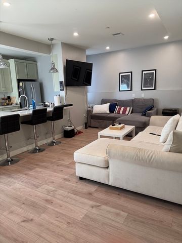 415 East 7th 2, Boston, MA 02127