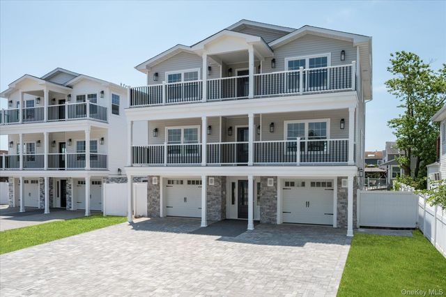 21 Island Parkway N, Island Park, NY 11558