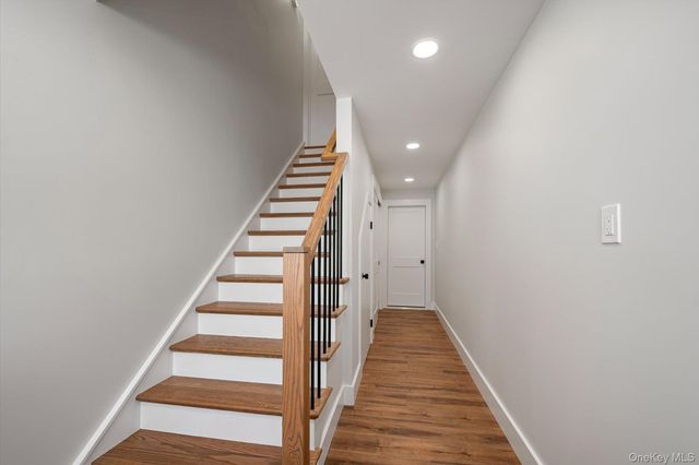21 Island Parkway N, Island Park, NY 11558