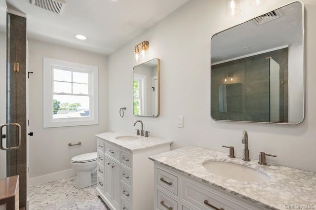 21 Island Parkway N, Island Park, NY 11558