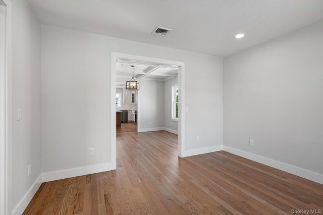 21 Island Parkway N, Island Park, NY 11558