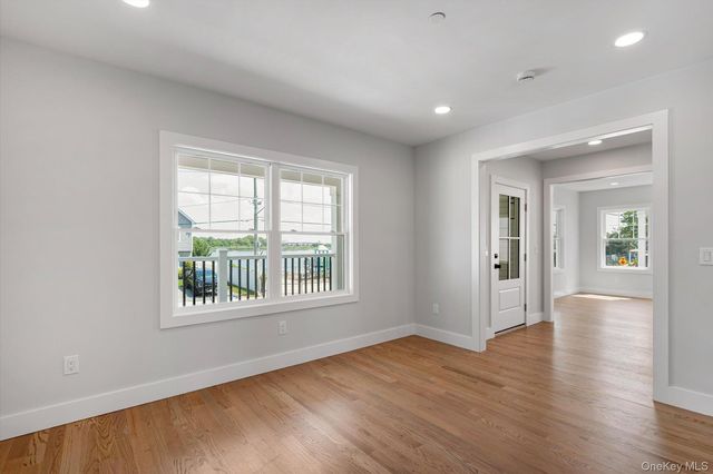 21 Island Parkway N, Island Park, NY 11558