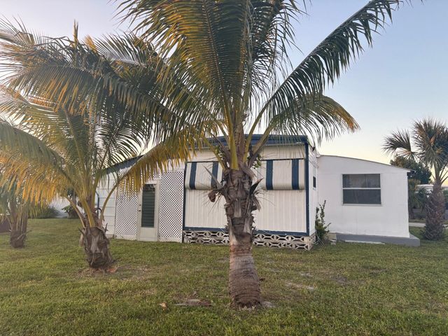 562 NE 47th St, Lot 393, Deerfield Beach, FL 33064