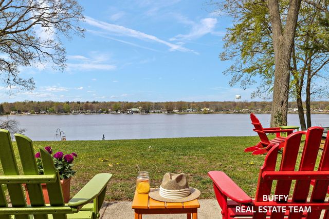 3850 Highgate Road, Norton Shores, MI 49441