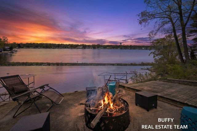3850 Highgate Road, Norton Shores, MI 49441