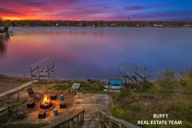 3850 Highgate Road, Norton Shores, MI 49441