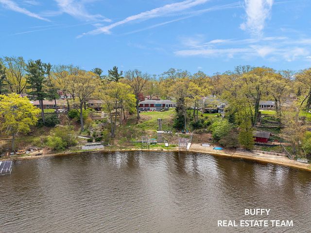 3850 Highgate Road, Norton Shores, MI 49441