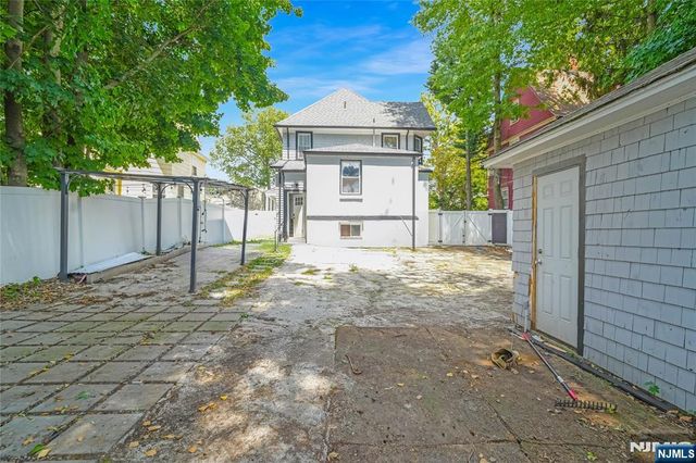 283 Hamilton Place, Hackensack, NJ 07601