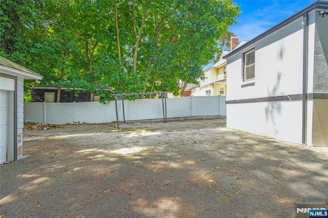283 Hamilton Place, Hackensack, NJ 07601