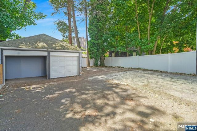 283 Hamilton Place, Hackensack, NJ 07601