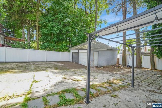 283 Hamilton Place, Hackensack, NJ 07601
