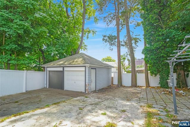 283 Hamilton Place, Hackensack, NJ 07601