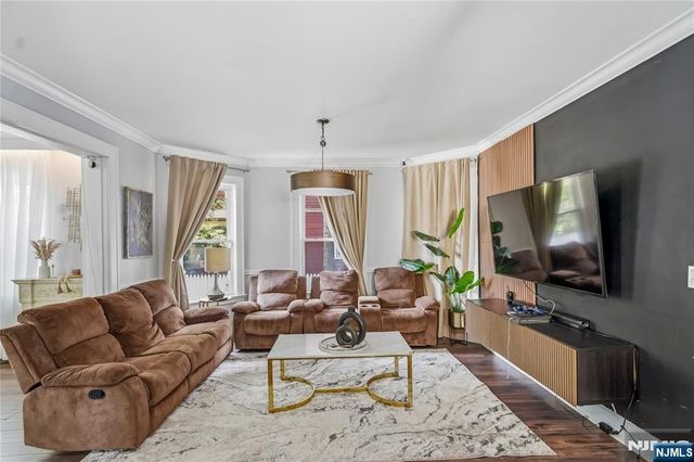 283 Hamilton Place, Hackensack, NJ 07601