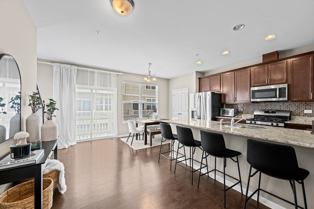 1160 Evergreen Avenue, Des Plaines, IL 60016