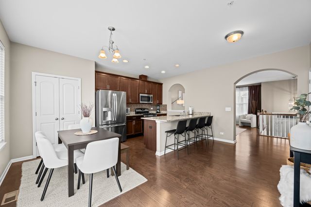 1160 Evergreen Avenue, Des Plaines, IL 60016