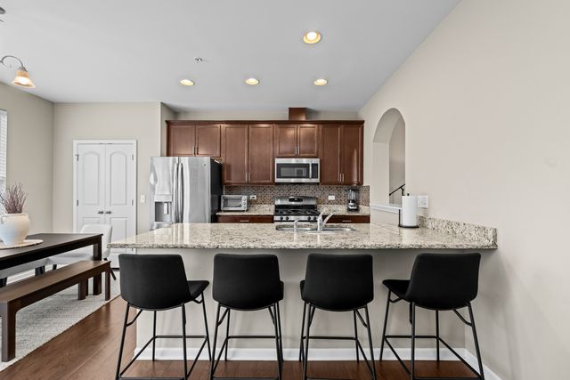 1160 Evergreen Avenue, Des Plaines, IL 60016