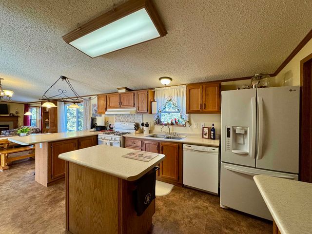 33801 30th St SW, Max, ND 58759