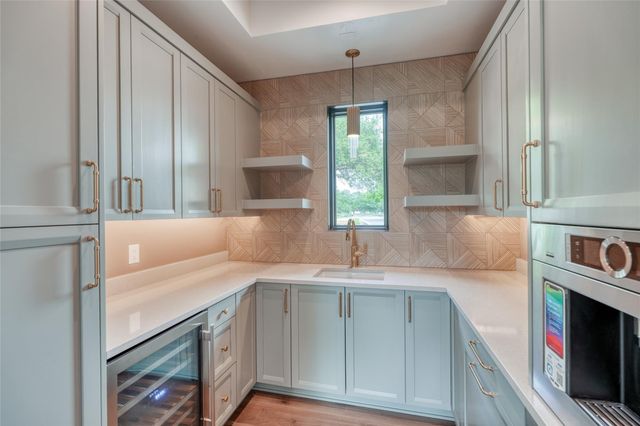 106 Edwards CIR, Horseshoe Bay, TX 78657