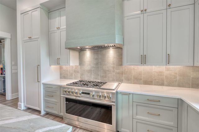 106 Edwards CIR, Horseshoe Bay, TX 78657
