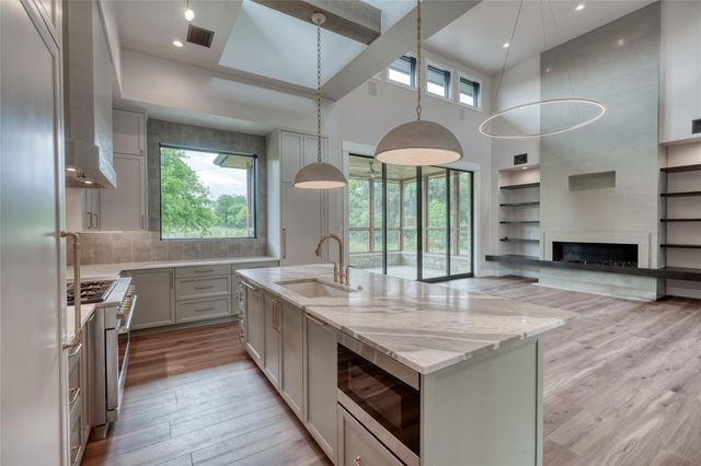 106 Edwards CIR, Horseshoe Bay, TX 78657