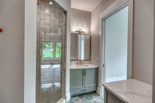 106 Edwards CIR, Horseshoe Bay, TX 78657