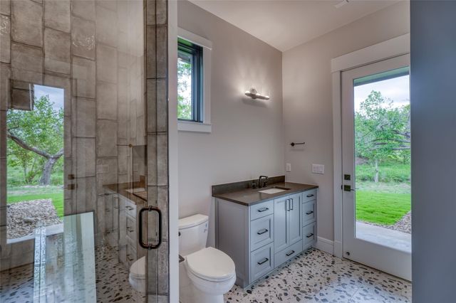 106 Edwards CIR, Horseshoe Bay, TX 78657