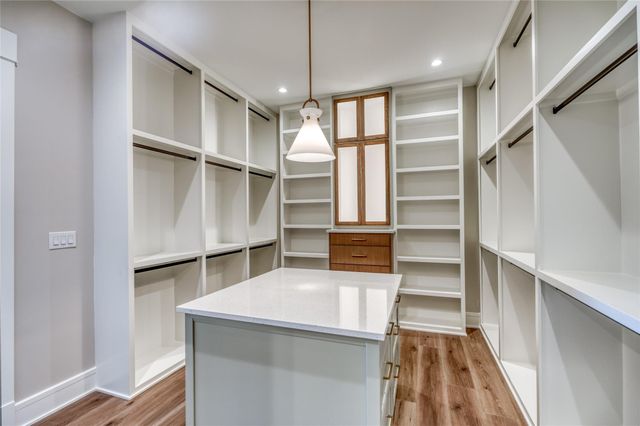 106 Edwards CIR, Horseshoe Bay, TX 78657