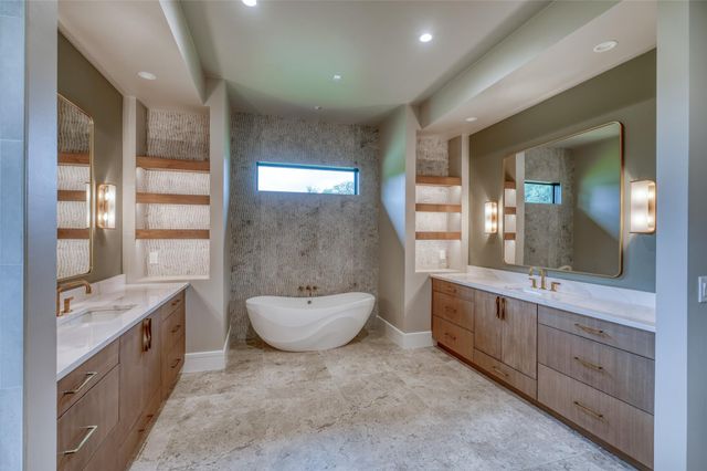 106 Edwards CIR, Horseshoe Bay, TX 78657