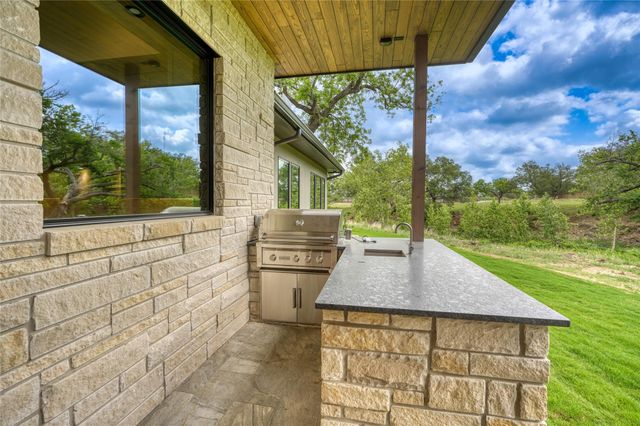 106 Edwards CIR, Horseshoe Bay, TX 78657