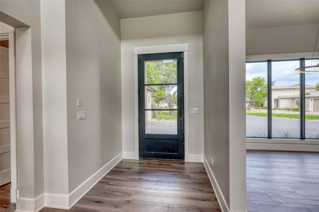 106 Edwards CIR, Horseshoe Bay, TX 78657