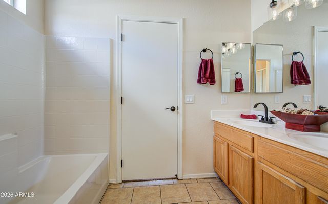1757 W RAY Lane, Apache Junction, AZ 85120