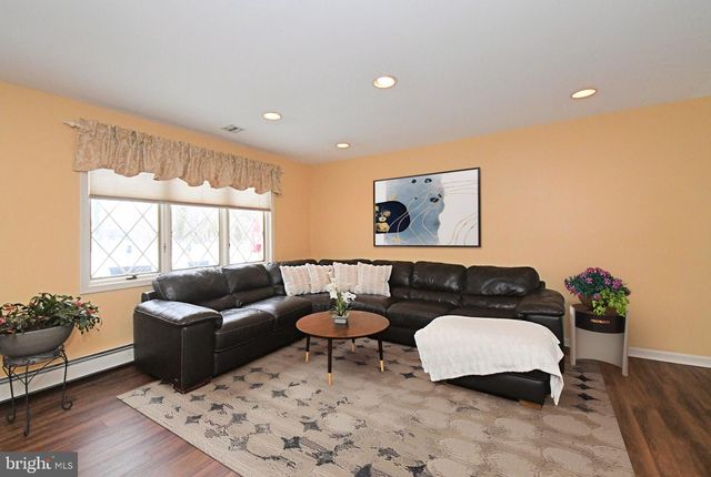 6196 WASHINGTON LN, Bensalem, PA 19020