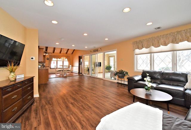 6196 WASHINGTON LN, Bensalem, PA 19020