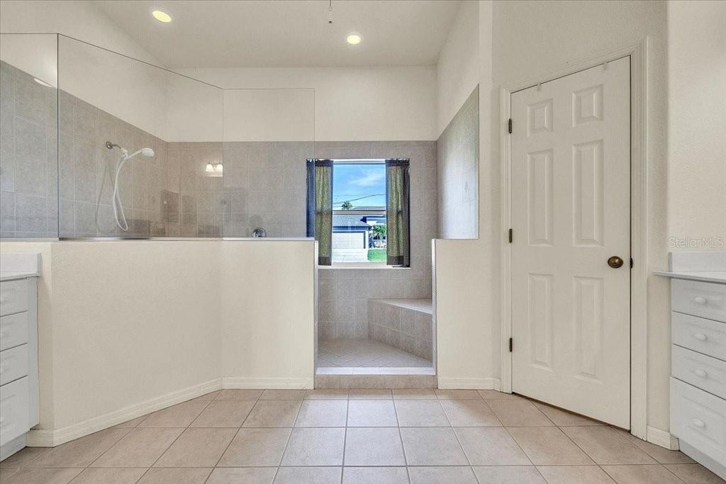 Image 22 of property listing at 3772 PEACE RIVER DRIVE, Punta Gorda, FL 33983