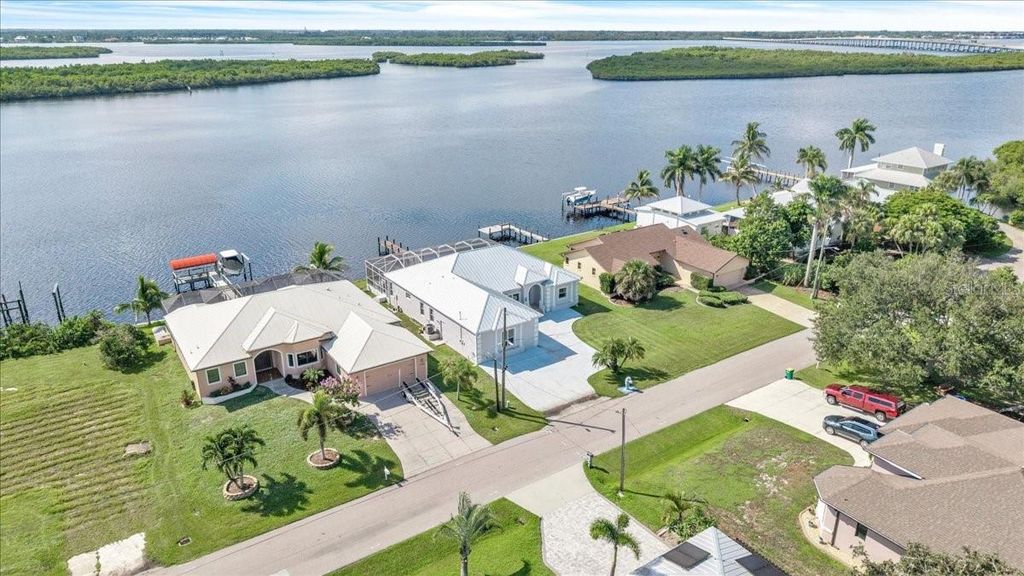 Image 43 of property listing at 3772 PEACE RIVER DRIVE, Punta Gorda, FL 33983