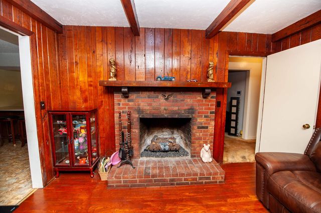 710 Neighborhood Rd, Wellford, SC 29385