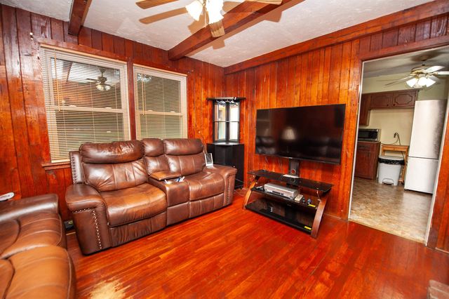 710 Neighborhood Rd, Wellford, SC 29385