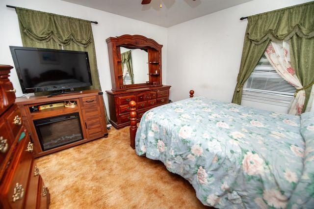 710 Neighborhood Rd, Wellford, SC 29385