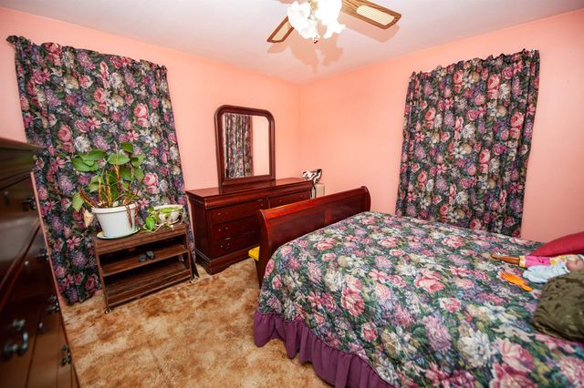 710 Neighborhood Rd, Wellford, SC 29385