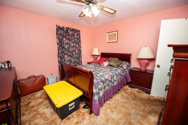 710 Neighborhood Rd, Wellford, SC 29385