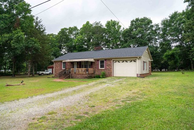 710 Neighborhood Rd, Wellford, SC 29385