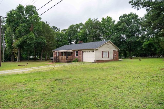 710 Neighborhood Rd, Wellford, SC 29385