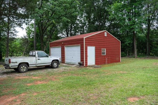 710 Neighborhood Rd, Wellford, SC 29385
