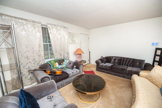 710 Neighborhood Rd, Wellford, SC 29385