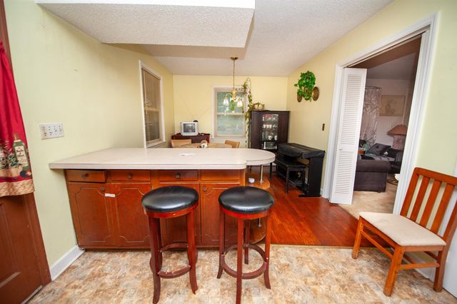 710 Neighborhood Rd, Wellford, SC 29385